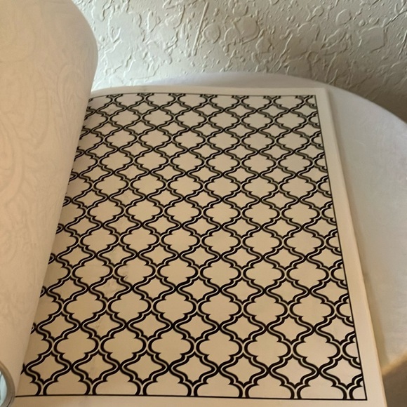 Liqui-Mark: Color Therapy Adult Coloring Book- 48 pages- 2016 - Picture 11 of 16